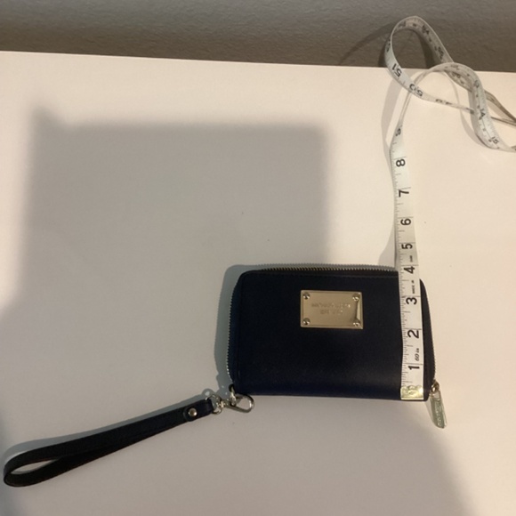 Michael Kors Navy Blue Wrislet wallet - Picture 8 of 8